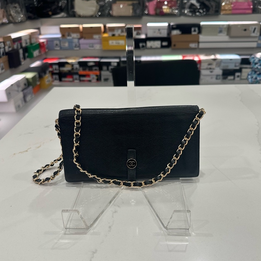 Chanel vintage wallet with unbranded chain.